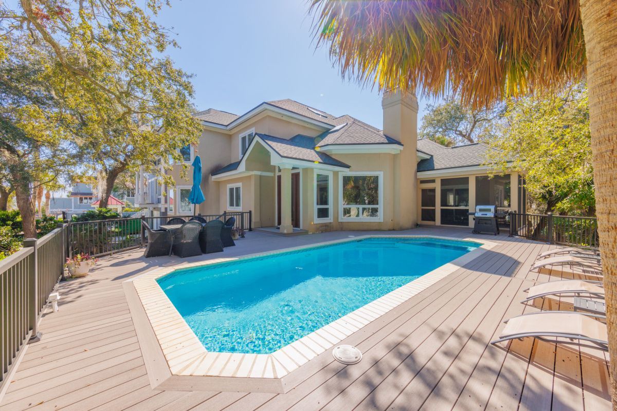 pool and patio of Bella Luce rental
