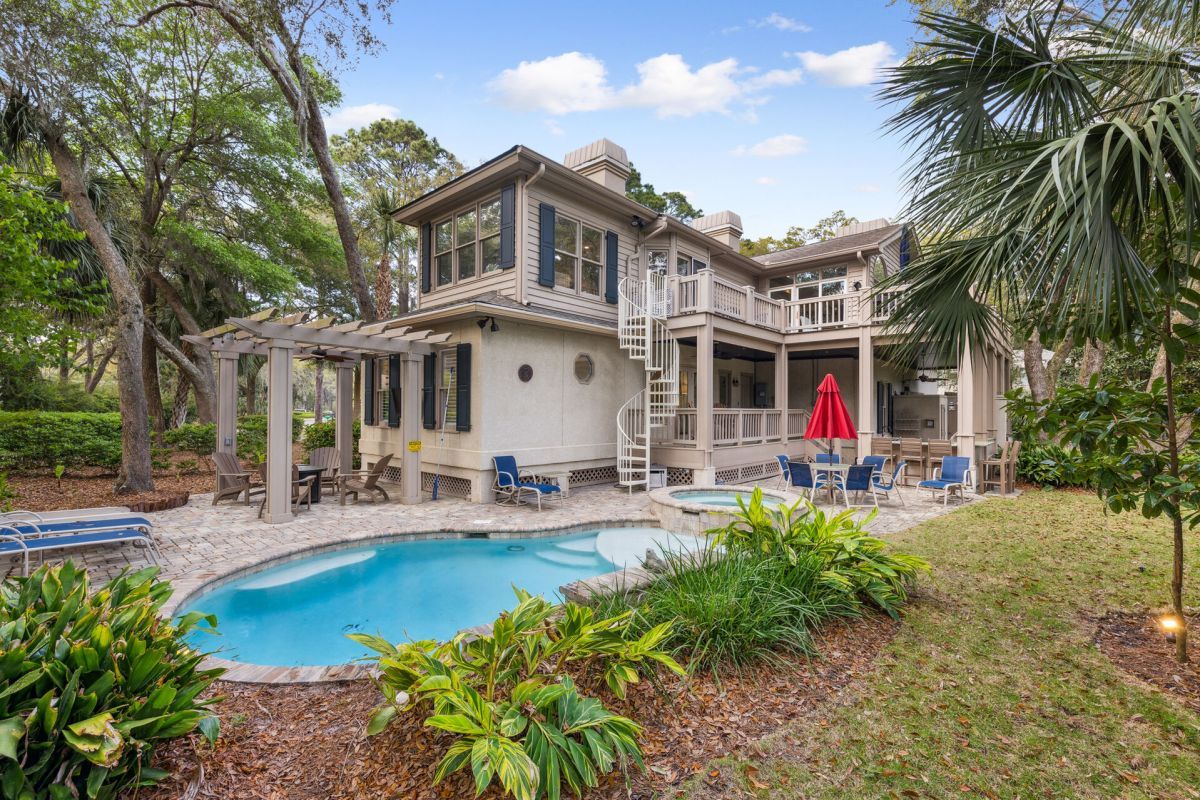 pool and yard at Fairway to Heaven rental